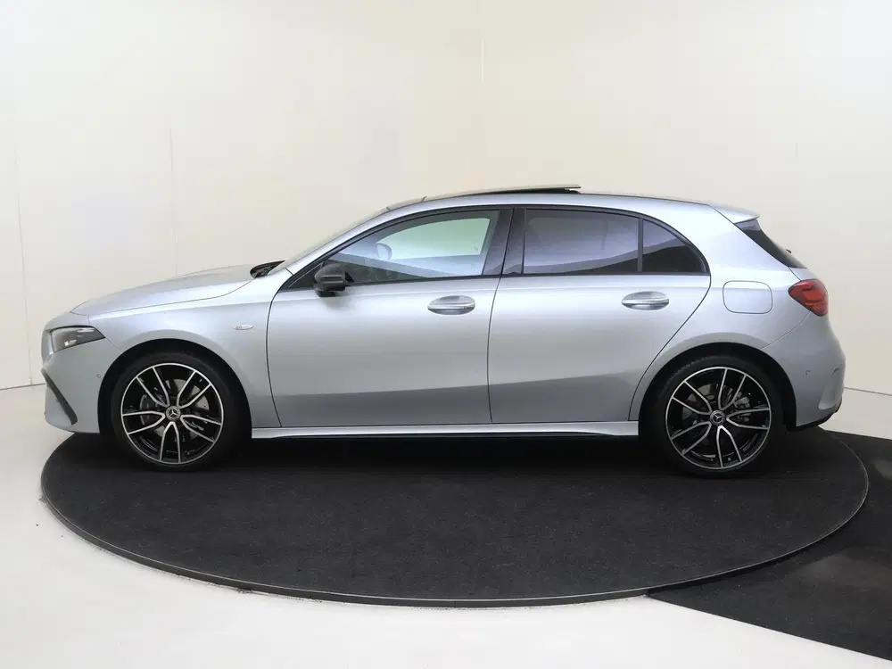 Mercedes-Benz A-Klasse 250 e Business Solution AMG Premium P uit 2025, foto 9