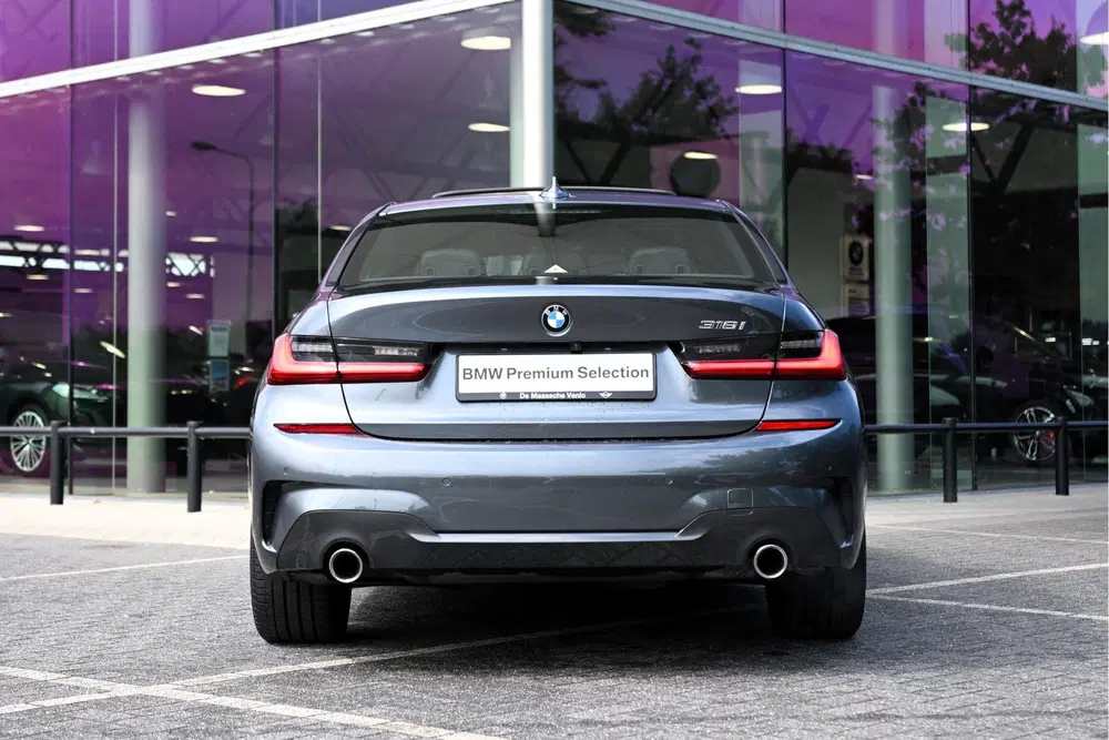 BMW 3-serie 318i High Executive M Sport Automaat uit 2021, foto 11