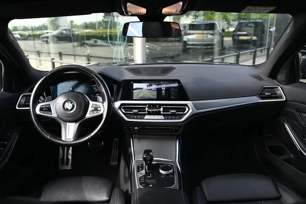 BMW 3-serie 318i High Executive M Sport Automaat uit 2021, foto 14
