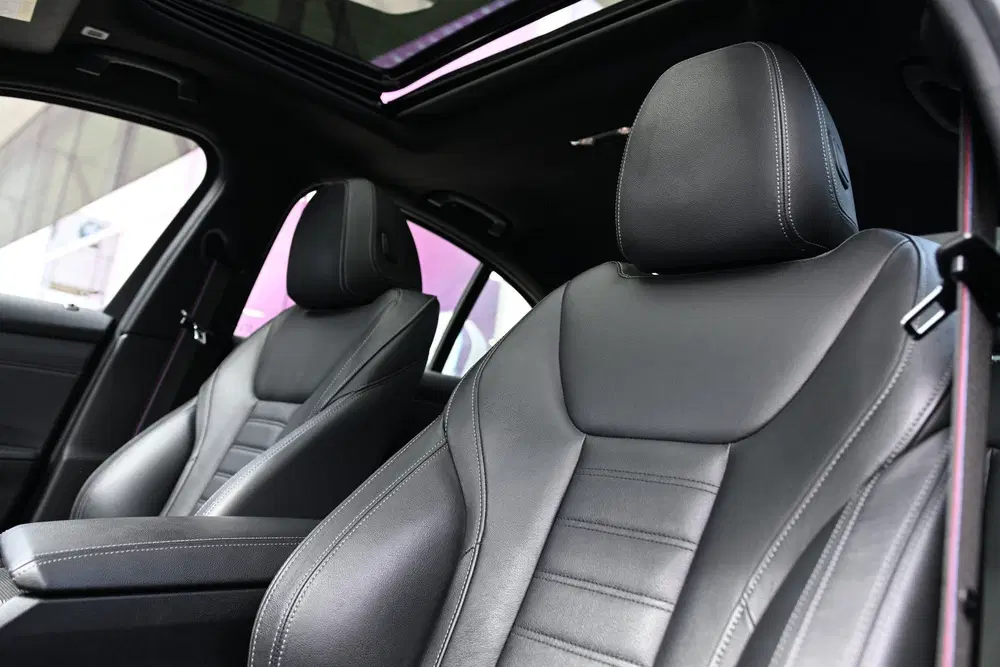 BMW 3-serie 318i High Executive M Sport Automaat uit 2021, foto 2