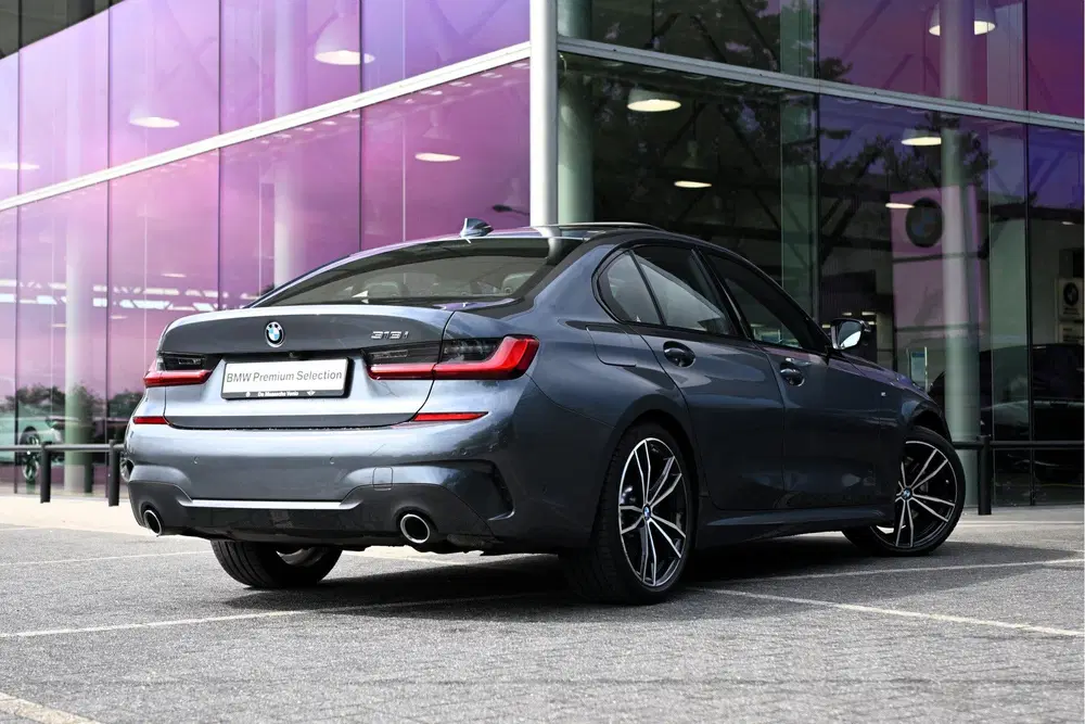 BMW 3-serie 318i High Executive M Sport Automaat uit 2021, foto 3