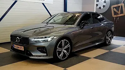 Volvo S60 T5 250pk Geartronic 2020 Grijs R-design uit 2020