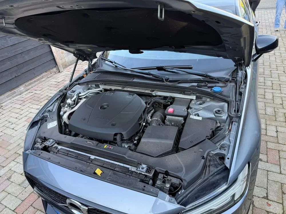 Volvo S60 T5 250pk Geartronic 2020 Grijs R-design uit 2020, foto 14