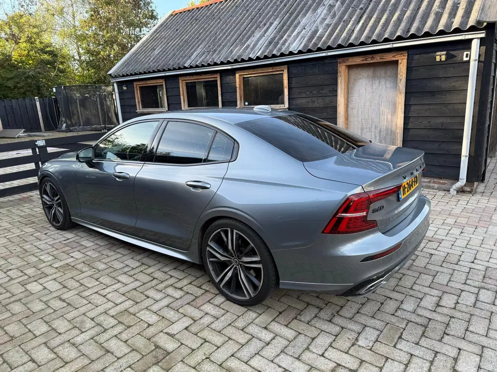 Volvo S60 T5 250pk Geartronic 2020 Grijs R-design uit 2020, foto 15