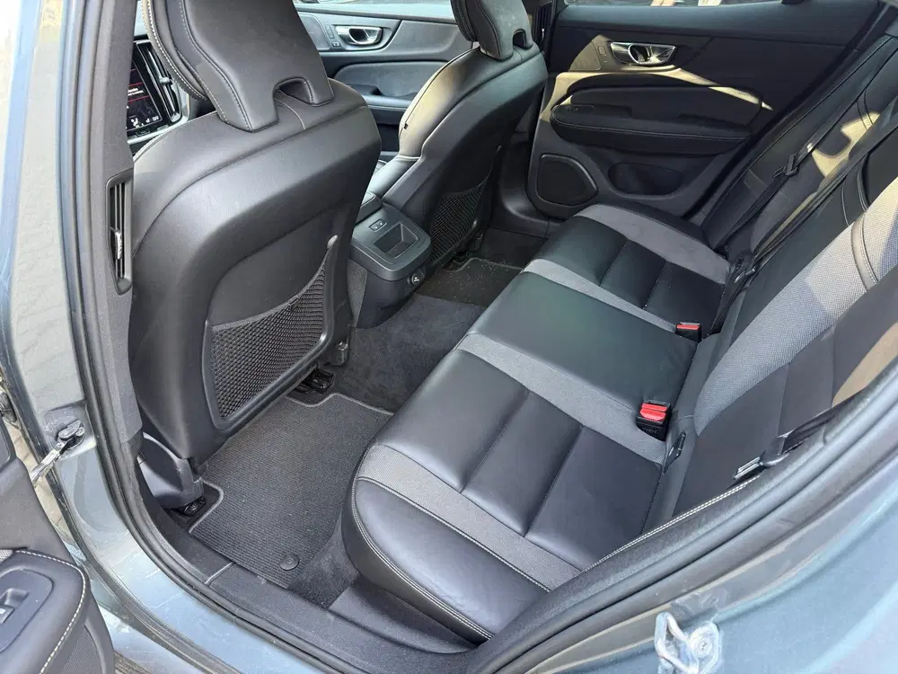 Volvo S60 T5 250pk Geartronic 2020 Grijs R-design uit 2020, foto 6