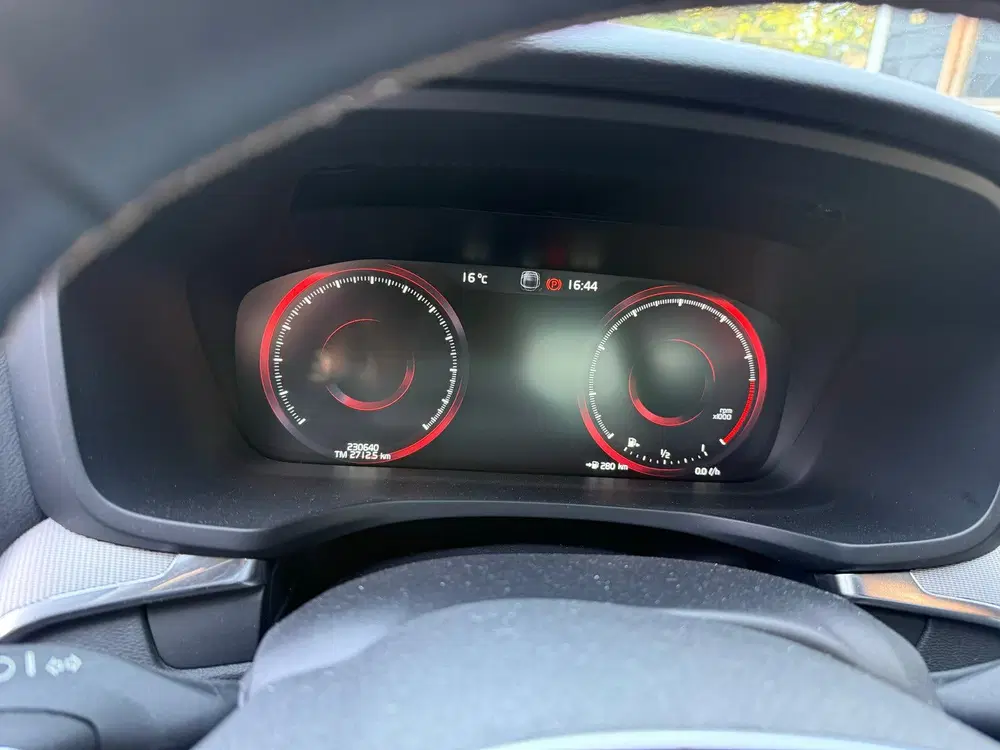 Volvo S60 T5 250pk Geartronic 2020 Grijs R-design uit 2020, foto 7