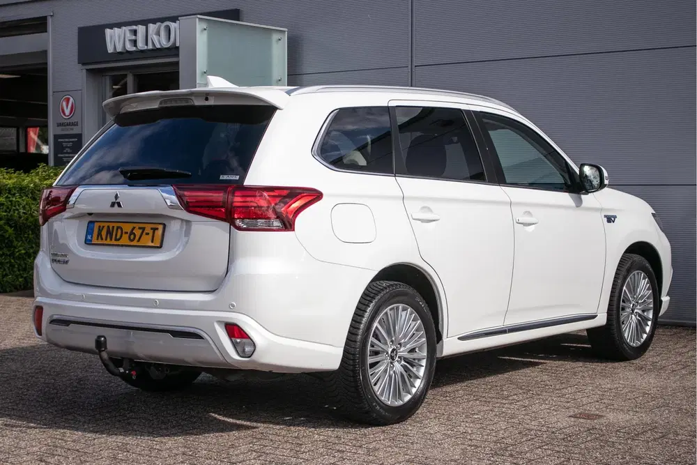 Mitsubishi Outlander 2.4 PHEV Intense+ -Afn. trekhaak uit 2020, foto 3