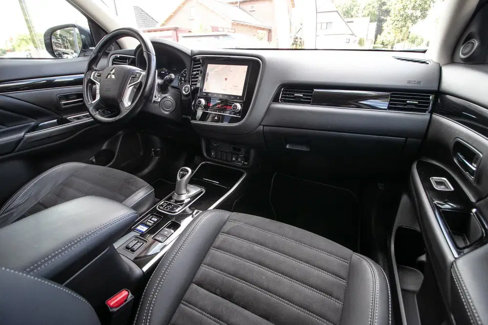 Mitsubishi Outlander 2.4 PHEV Intense+ -Afn. trekhaak uit 2020, foto 4