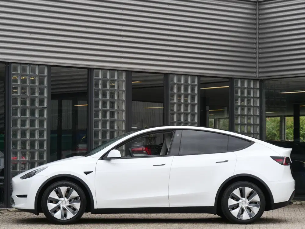 Tesla Model Y 75kWh AWD LONG RANGE uit 2022, foto 3
