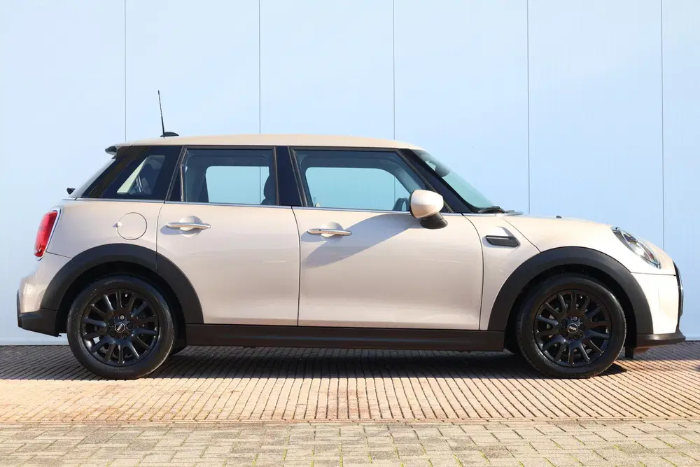 Mini Cooper 1.5 Cooper Business Edition uit 2022, foto 5