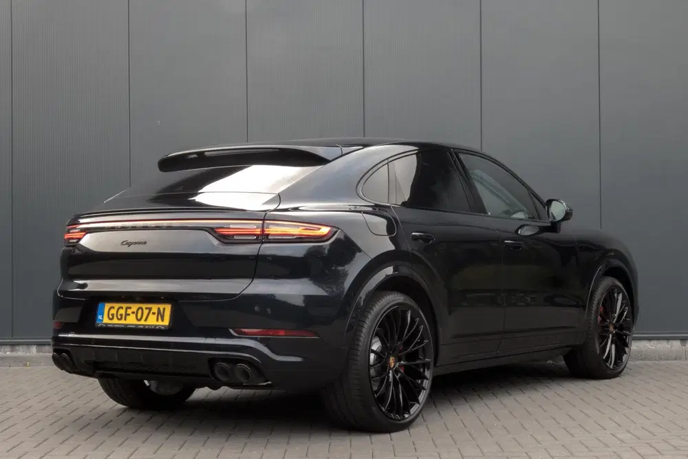 Porsche Cayenne Cayenne Coupé 3.0 E-Hybrid Platinum Editio uit 2022, foto 2