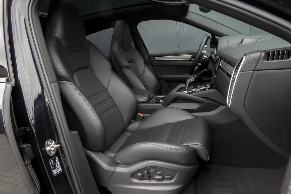 Porsche Cayenne Cayenne Coupé 3.0 E-Hybrid Platinum Editio uit 2022, foto 4