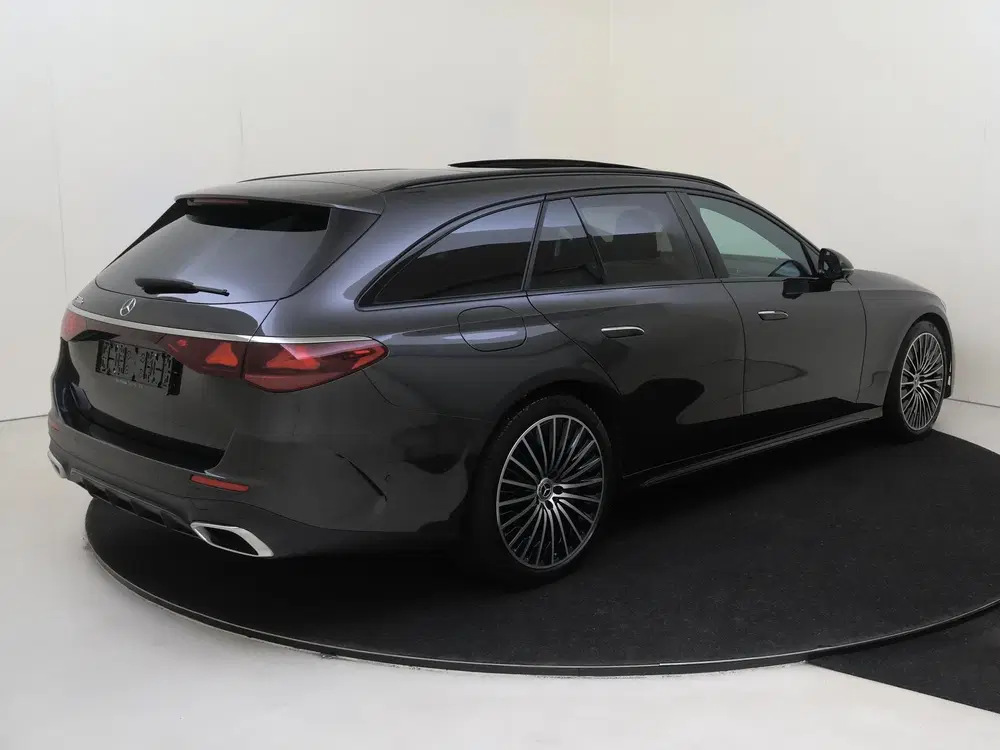 Mercedes-Benz E-Klasse 300 e Sport Edition uit 2025, foto 2