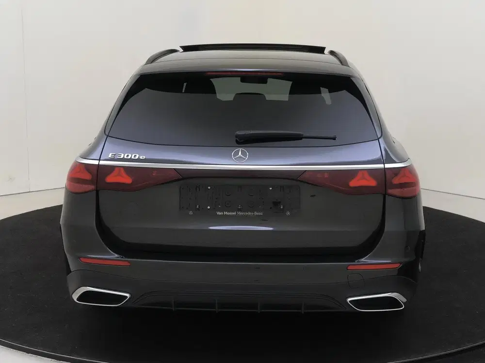 Mercedes-Benz E-Klasse 300 e Sport Edition uit 2025, foto 7