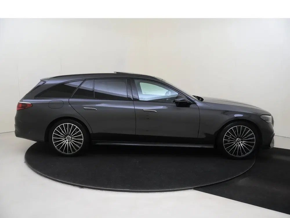 Mercedes-Benz E-Klasse 300 e Sport Edition uit 2025, foto 9