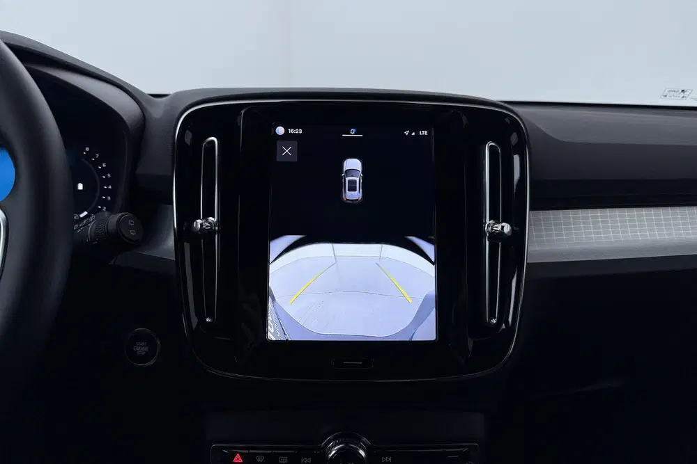 Volvo XC40 2.0 B3 Plus Black Edition uit 2025, foto 12