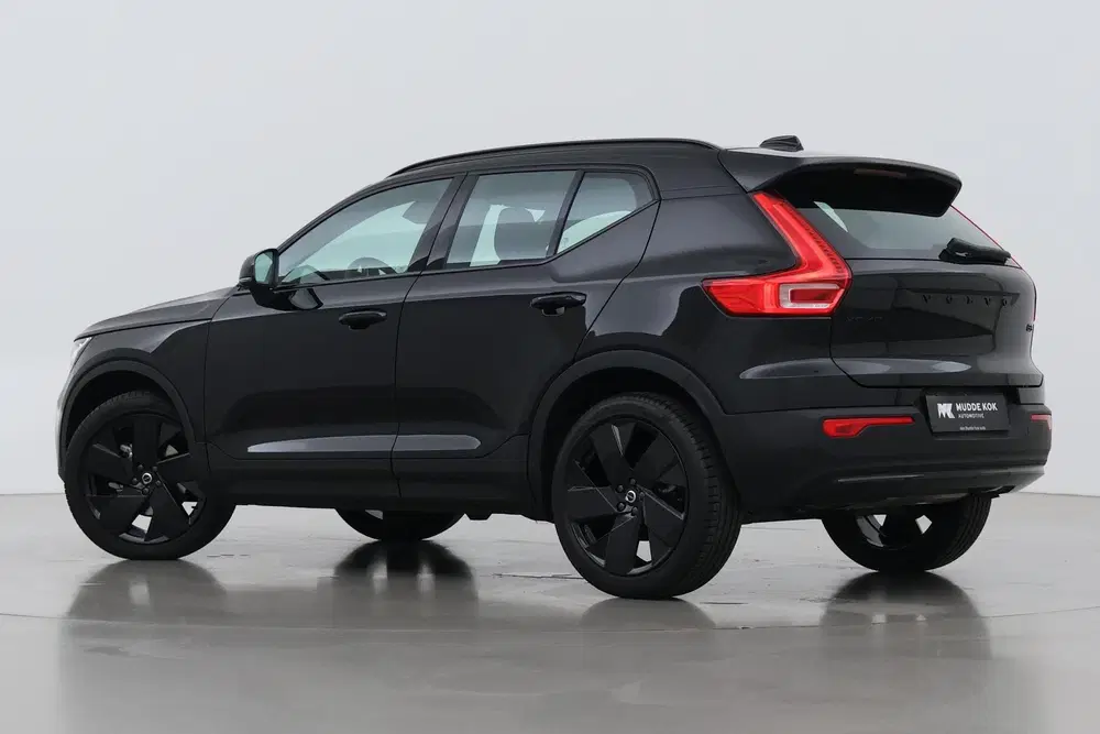 Volvo XC40 2.0 B3 Plus Black Edition uit 2025, foto 2
