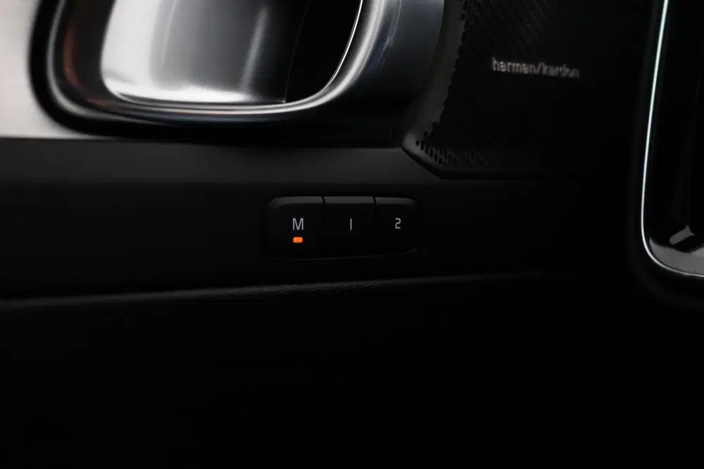 Volvo XC40 2.0 B3 Plus Black Edition uit 2025, foto 14