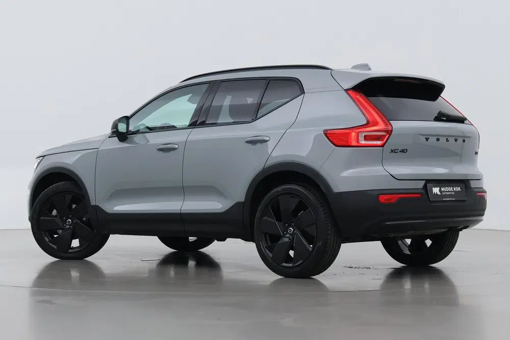 Volvo XC40 2.0 B3 Plus Black Edition uit 2025, foto 2