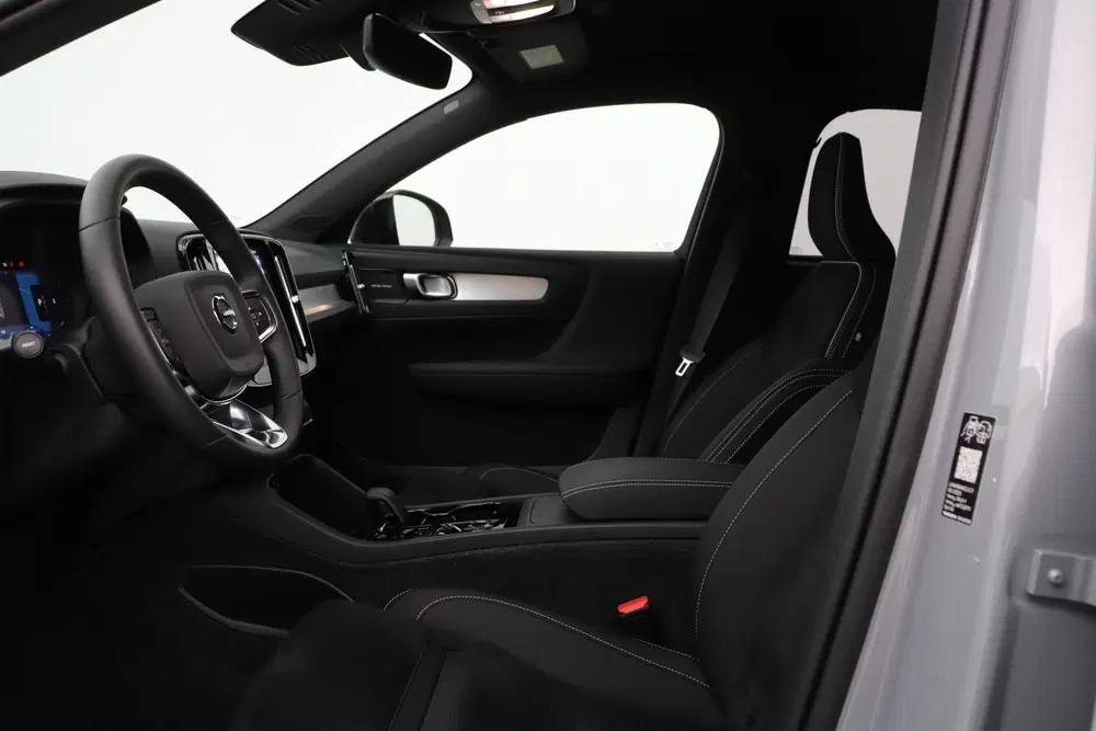 Volvo XC40 2.0 B3 Plus Black Edition uit 2025, foto 3