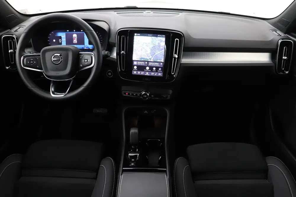 Volvo XC40 2.0 B3 Plus Black Edition uit 2025, foto 4