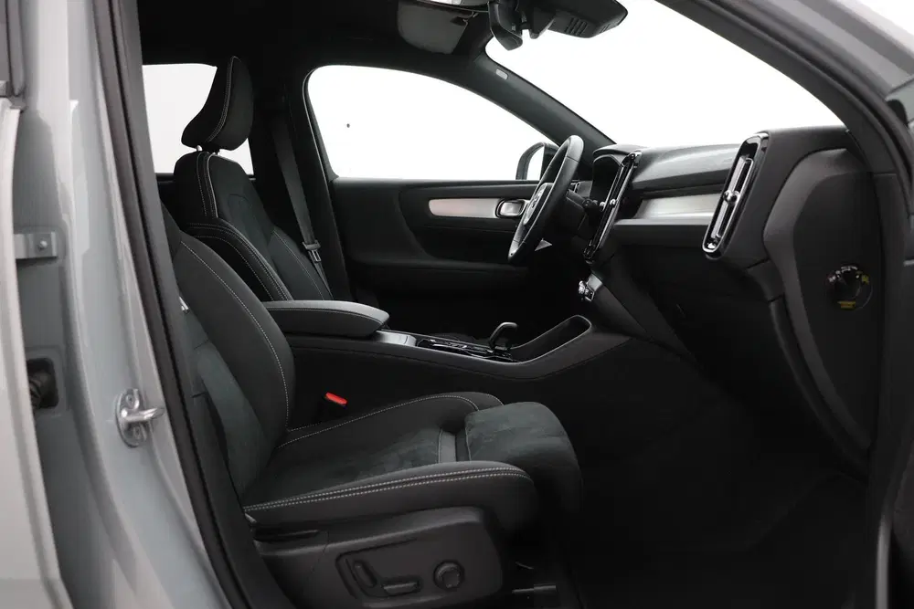 Volvo XC40 2.0 B3 Plus Black Edition uit 2025, foto 5