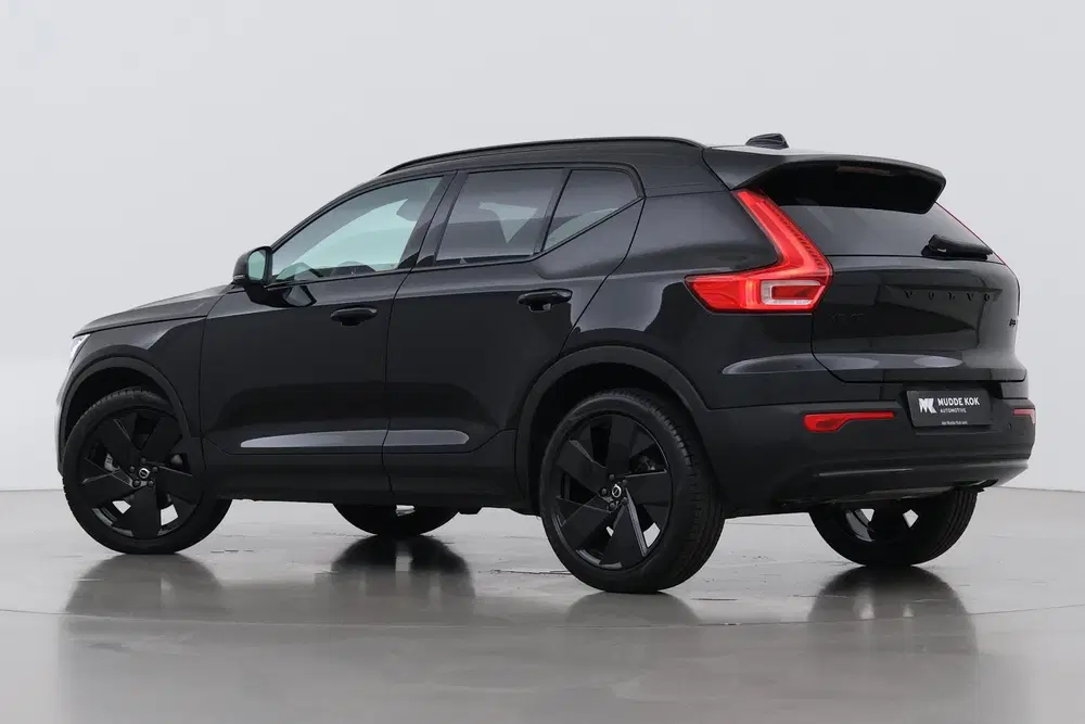 Volvo XC40 2.0 B3 Plus Black Edition uit 2025, foto 2