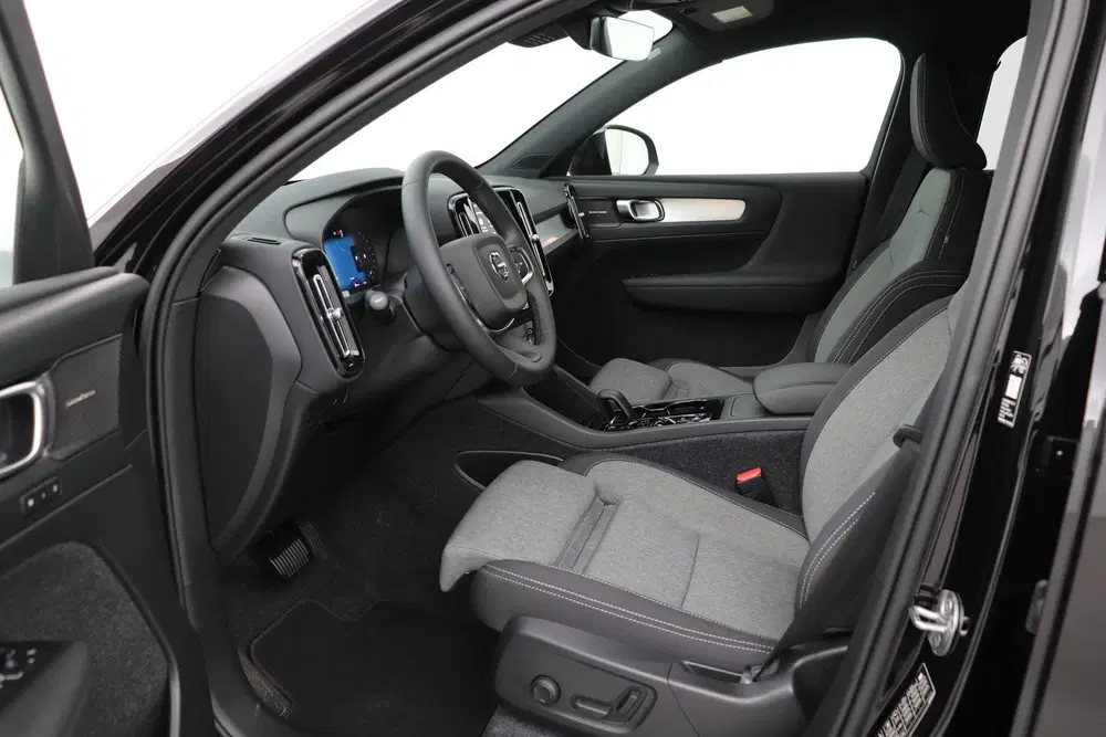 Volvo XC40 2.0 B3 Plus Black Edition uit 2025, foto 3