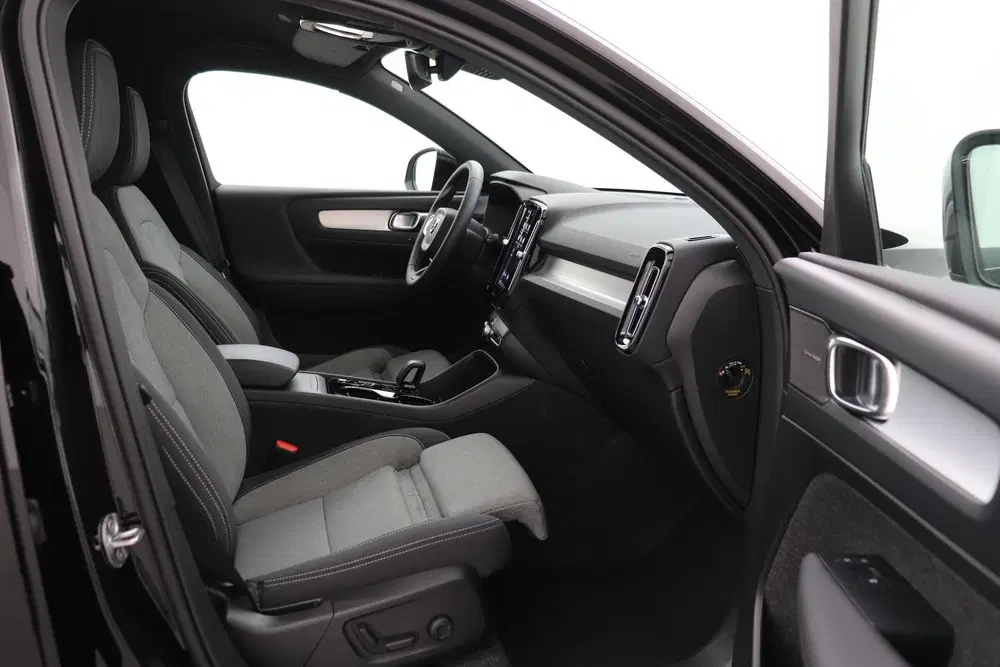 Volvo XC40 2.0 B3 Plus Black Edition uit 2025, foto 5