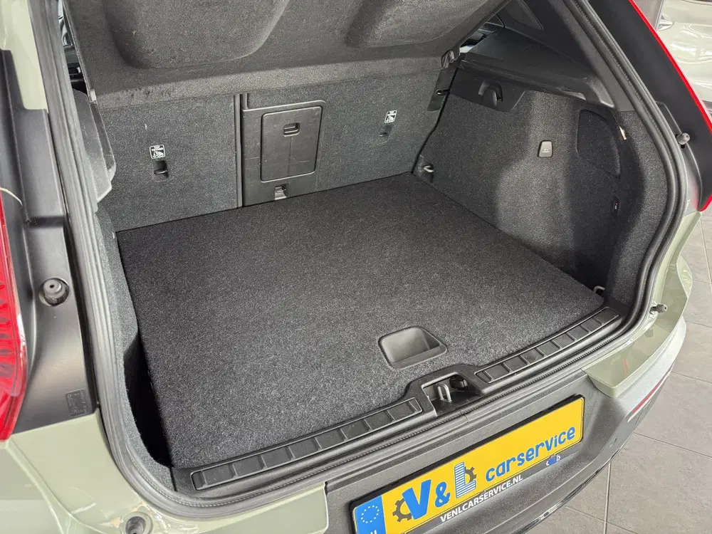 Volvo XC40 1.5 T4 PHEV Plus Dark Trekhaak Harman Kard uit 2023, foto 10