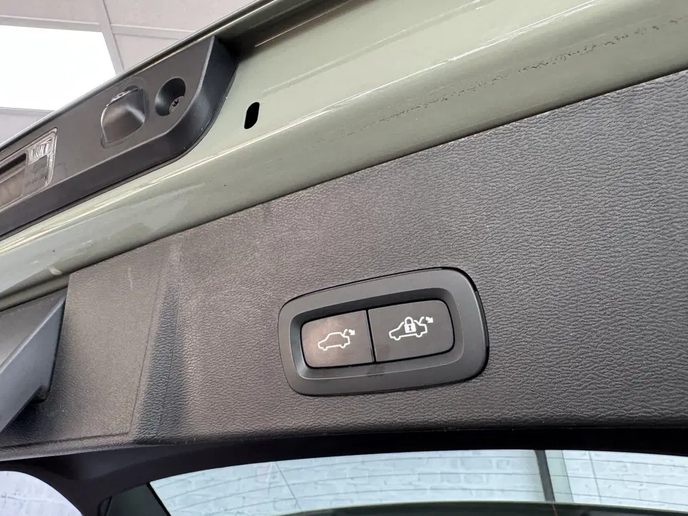 Volvo XC40 1.5 T4 PHEV Plus Dark Trekhaak Harman Kard uit 2023, foto 11