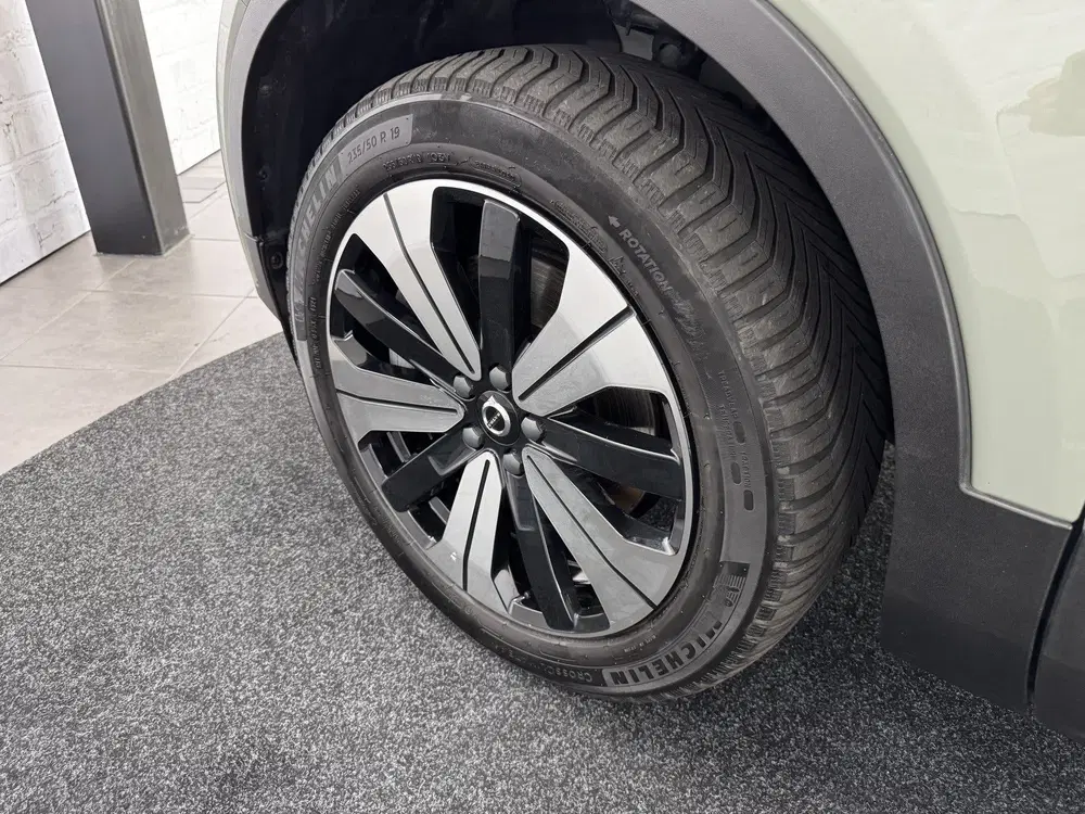 Volvo XC40 1.5 T4 PHEV Plus Dark Trekhaak Harman Kard uit 2023, foto 13