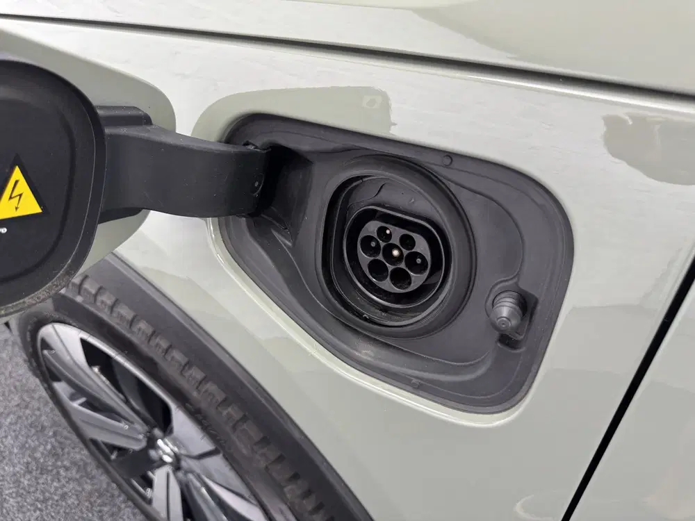 Volvo XC40 1.5 T4 PHEV Plus Dark Trekhaak Harman Kard uit 2023, foto 14