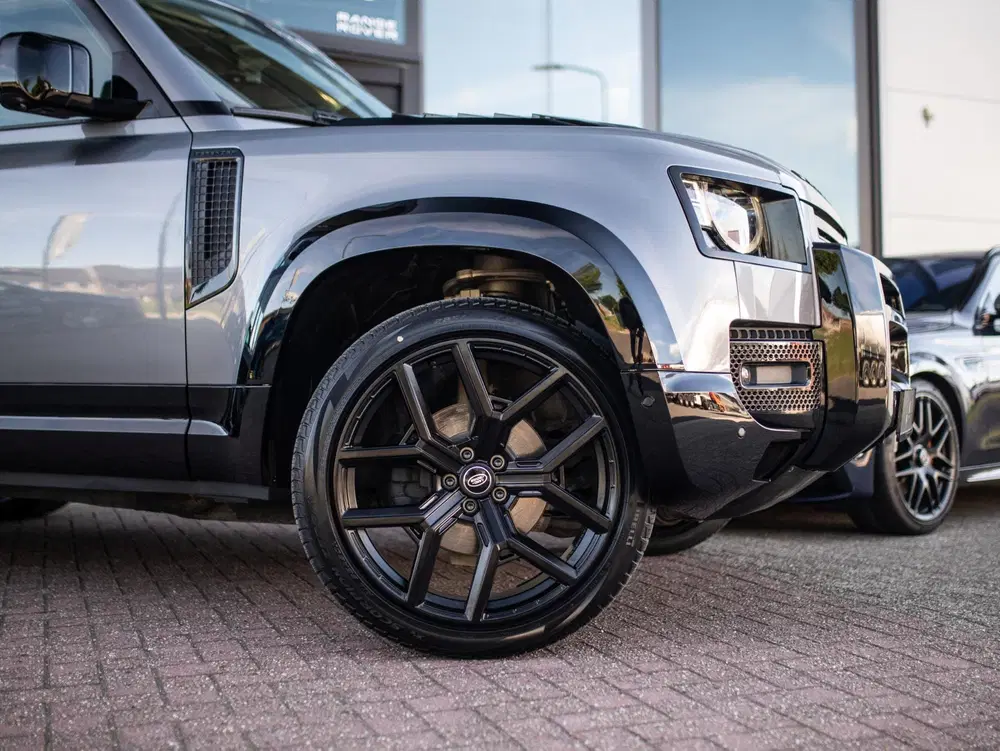 Land Rover Defender 2.0 D200 110 HSE X-Dynamic uit 2020, foto 12
