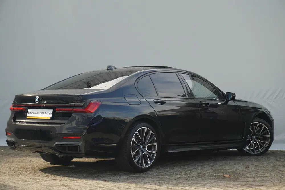 BMW 7-serie 750i xDrive High Executive uit 2022, foto 2