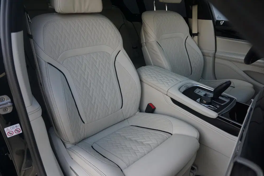 BMW 7-serie 750i xDrive High Executive uit 2022, foto 8