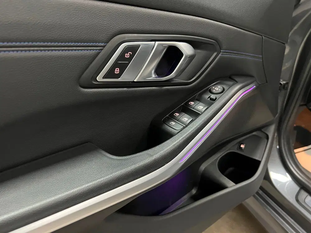 BMW 3-serie 330e High Executive uit 2019, foto 10