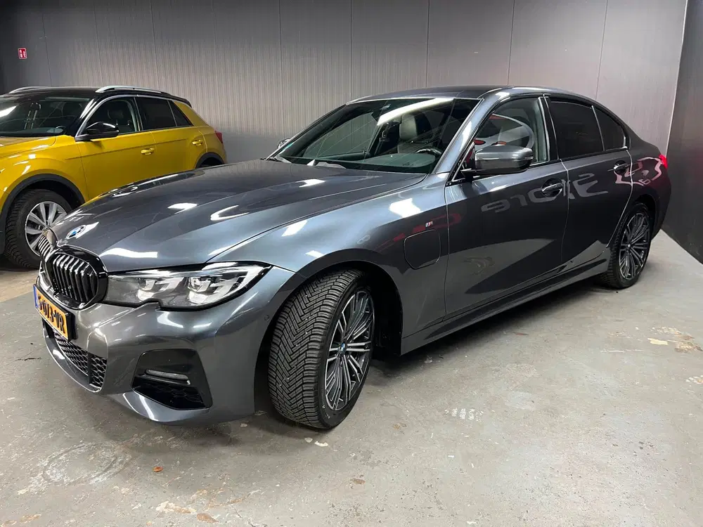 BMW 3-serie 330e High Executive uit 2019, foto 5