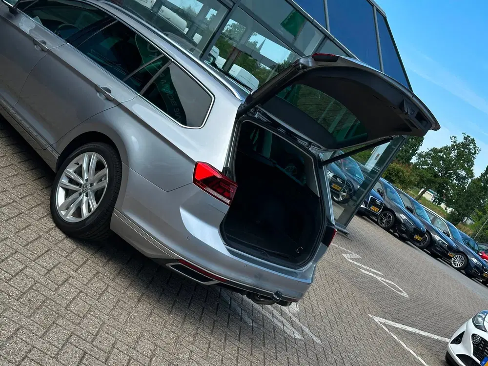 Volkswagen Passat 1.5 TSI Elegance Business R uit 2020, foto 12