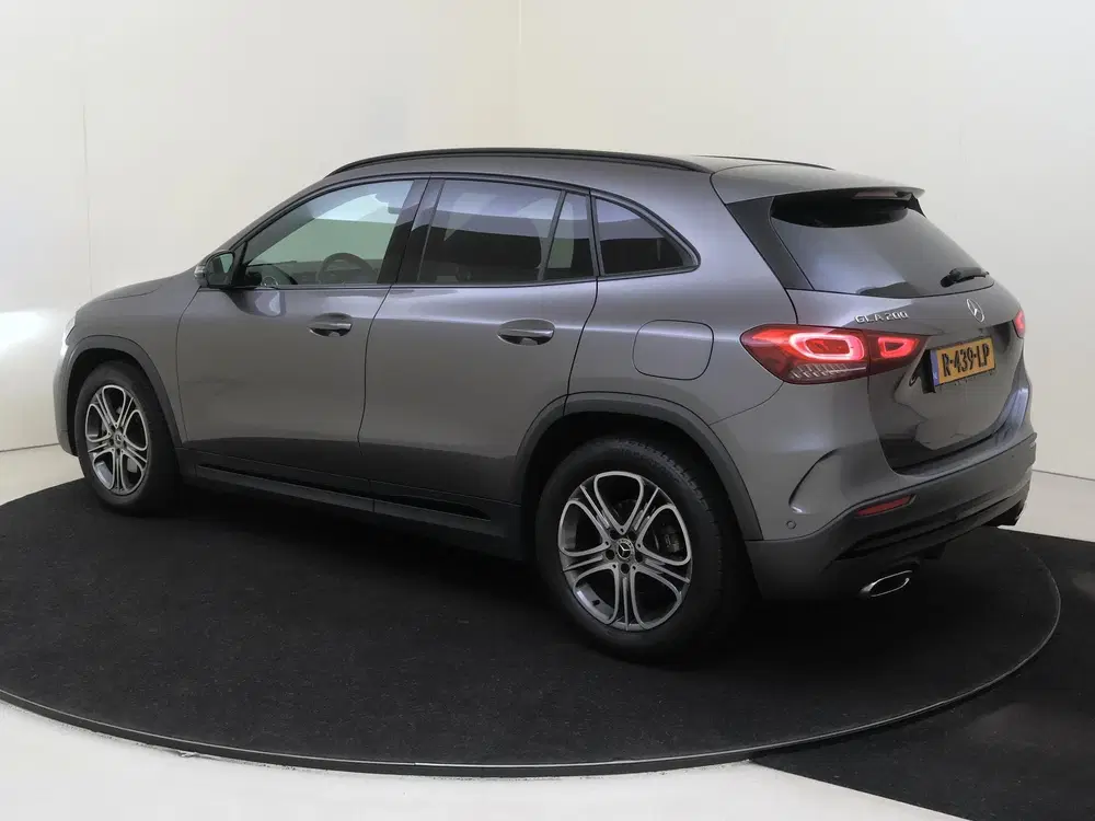 Mercedes-Benz GLA 200 AMG Line uit 2022, foto 6