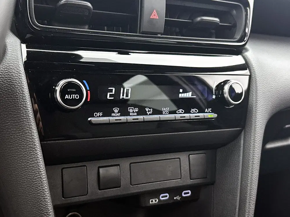 Toyota Yaris Cross 1.5 Hybrid 115 First Edition uit 2025, foto 11