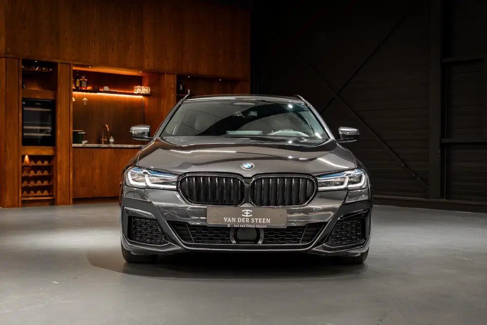 BMW 5-serie 520i Business Edition Plus Sensatec M Sp uit 2023, foto 11
