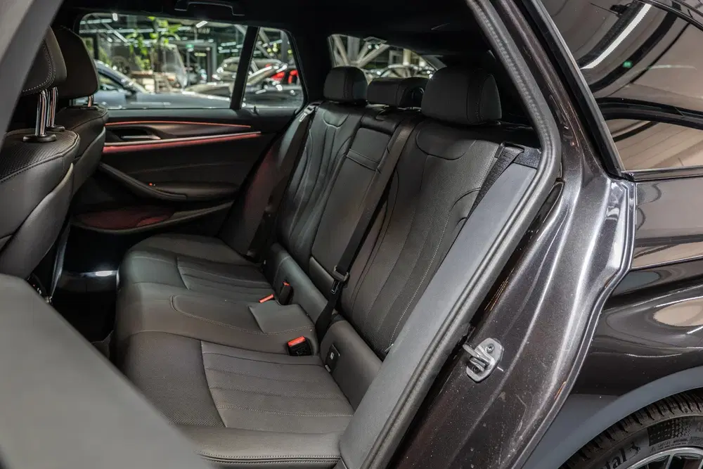 BMW 5-serie 520i Business Edition Plus Sensatec M Sp uit 2023, foto 5
