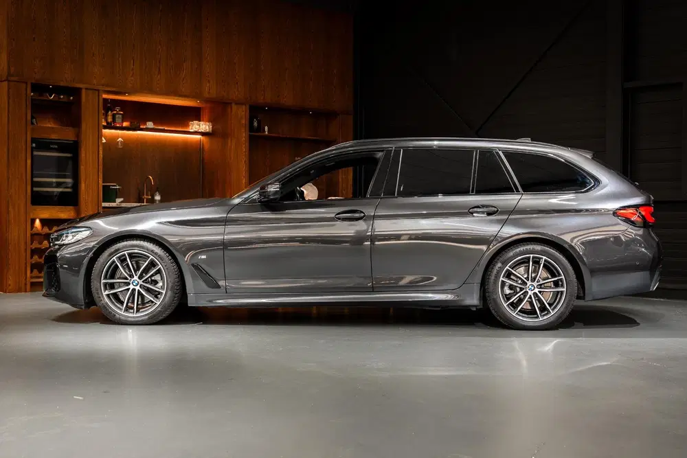 BMW 5-serie 520i Business Edition Plus Sensatec M Sp uit 2023, foto 6