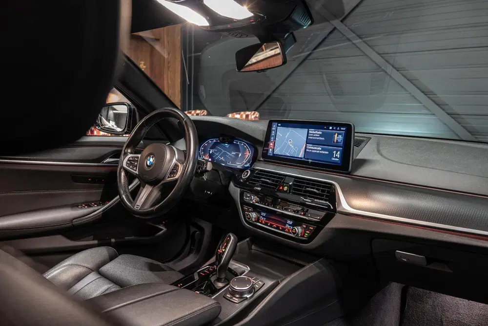 BMW 5-serie 520i Business Edition Plus Sensatec M Sp uit 2023, foto 8