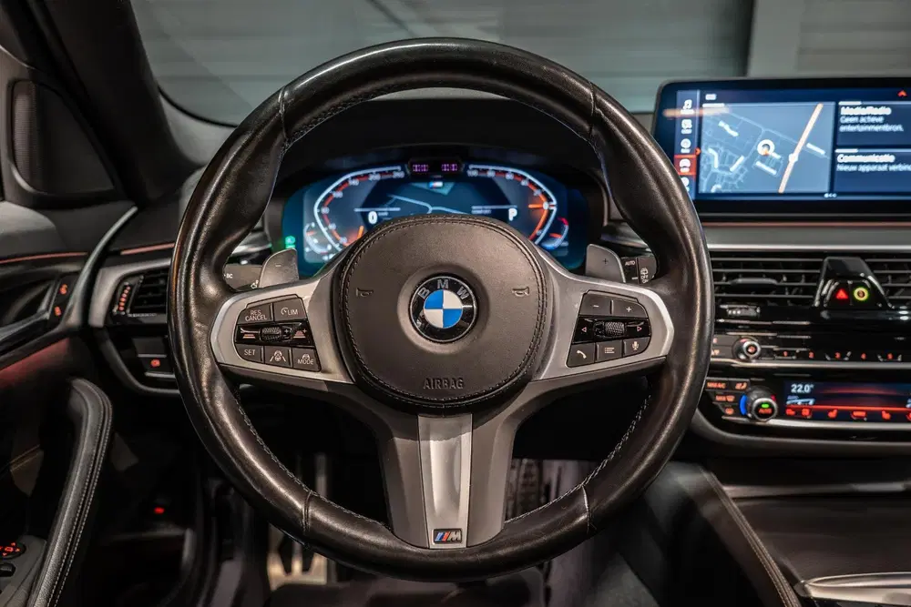 BMW 5-serie 520i Business Edition Plus Sensatec M Sp uit 2023, foto 9
