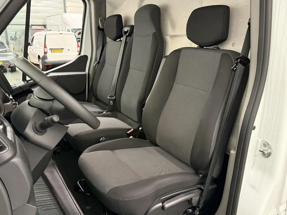 Renault Master T33 2.3 dCi 135 L2H2 Airco Cruise control uit 2024, foto 2