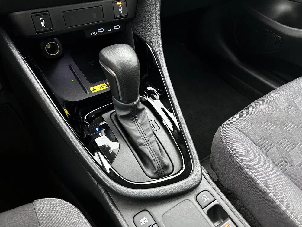 Toyota Yaris 1.5 Hybrid 115 First Edition Comfort Pack uit 2025, foto 14