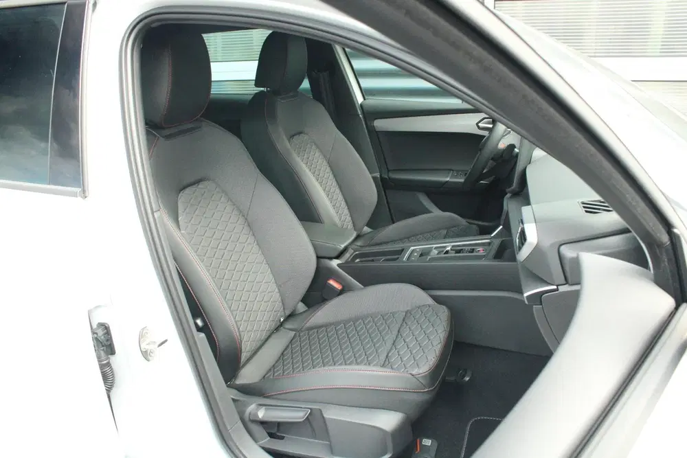 SEAT Leon 1.5 TSI 204pk DSG e-Hybrid FR Busines uit 2026, foto 15
