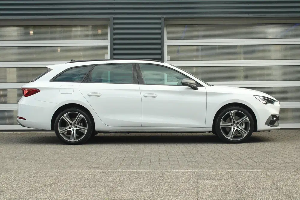 SEAT Leon 1.5 TSI 204pk DSG e-Hybrid FR Busines uit 2026, foto 3